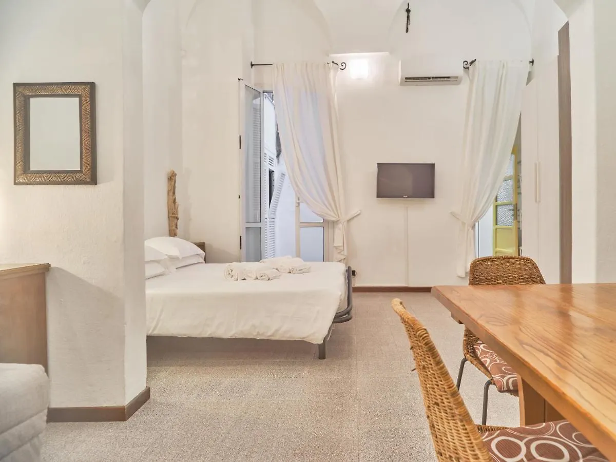Medusa Apartment - Via San Pietro Finale Ligure Italy